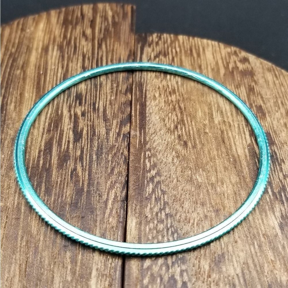 In the blue bracelet B939